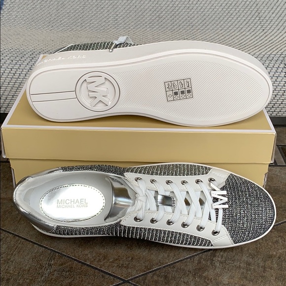 MICHAEL KORS POPPY LACE UP GLITTER CHAIN MESH SILV - Picture 14 of 16